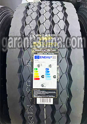 Arivo XART26 (прицепная) 385/65 R22.5 164K 24PR - Фото реального протектора с этикеткой вблизи